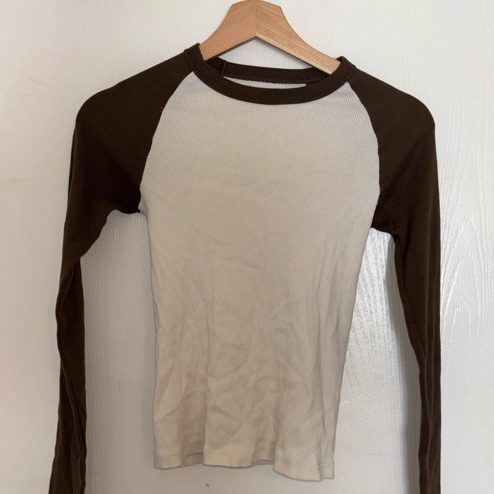 Brandy Melville Brown and Cream Raglan Top